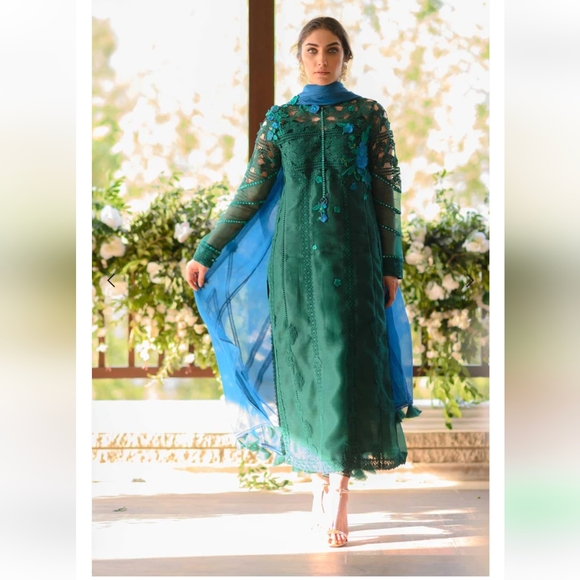 Pakistani designer Nadia Farooqi 3 piece shalwar kameez and duppatta in medium - Picture 1 of 7